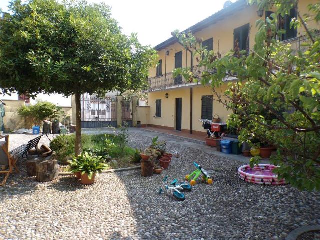 Casa indipendente in vendita a Comabbio VA
