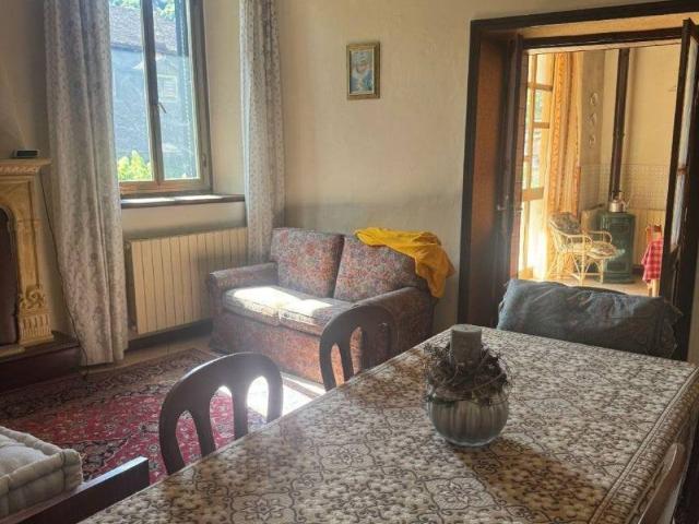 Casa indipendente in vendita a Comabbio VA