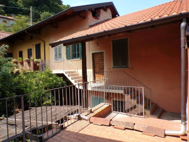 Casa indipendente in vendita a Comabbio VA