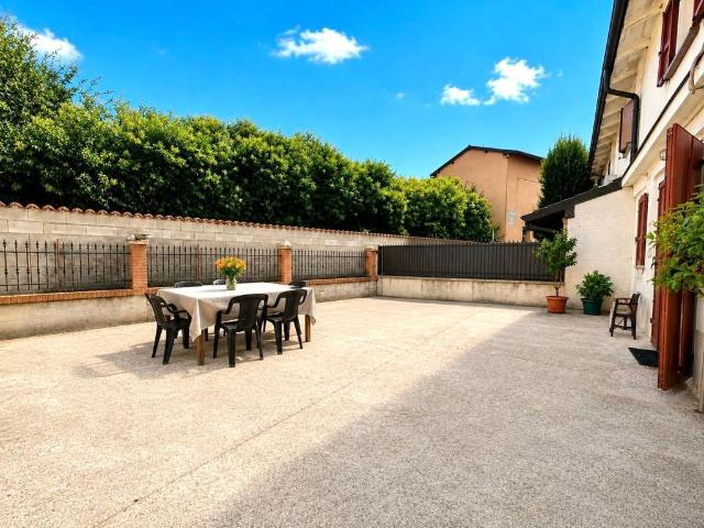 Casa indipendente in vendita a Comezzano Cizzago BS