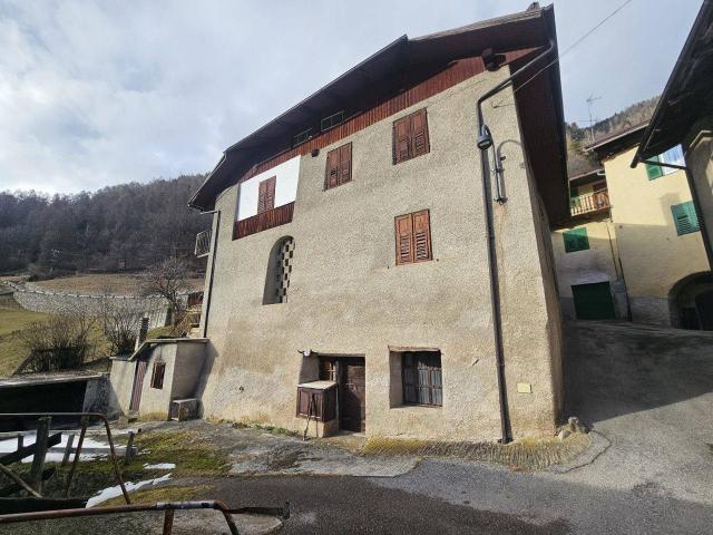 Casa indipendente in vendita a Commezzadura