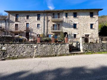 Casa indipendente in vendita a Contigliano RI