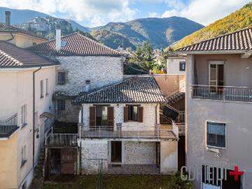 Casa indipendente in vendita a Contigliano RI