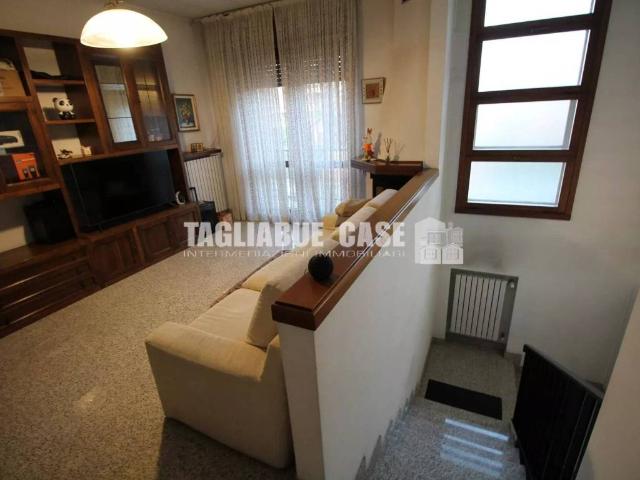 Casa indipendente in vendita a Cormano MI