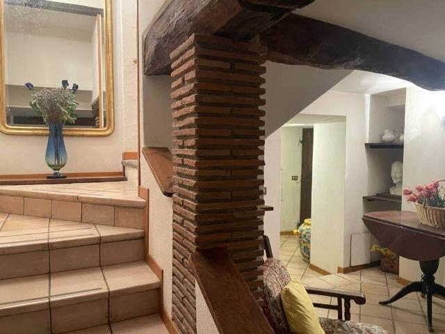 Casa indipendente in vendita a Cortona AR