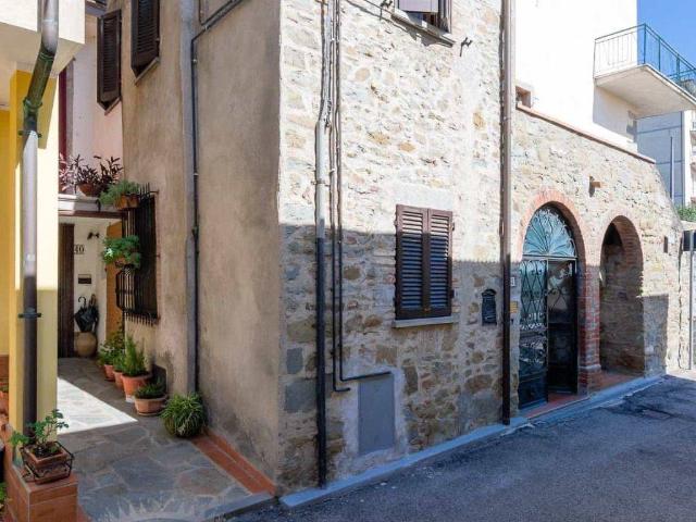 Casa indipendente in vendita a Cortona AR