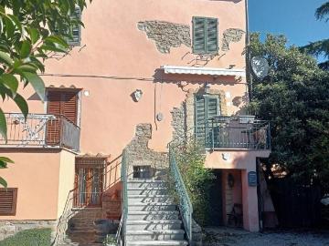 Casa indipendente in vendita a Cortona AR