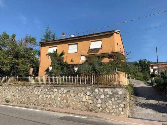 Casa indipendente in vendita a Cortona AR