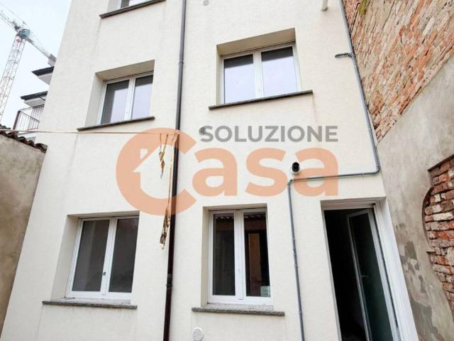 Palazzo / Stabile in vendita a Cortemaggiore PC