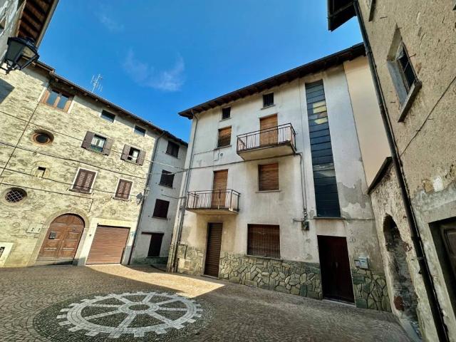 Casa indipendente in vendita a Cortenova LC