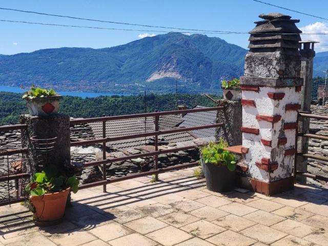 Casa indipendente in vendita a Cossogno VB