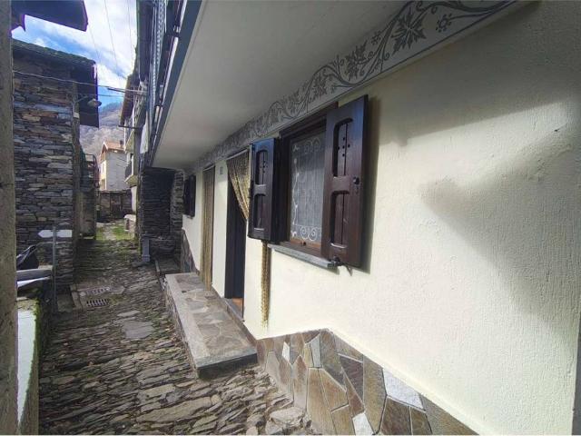 Casa indipendente in vendita a Cossogno VB