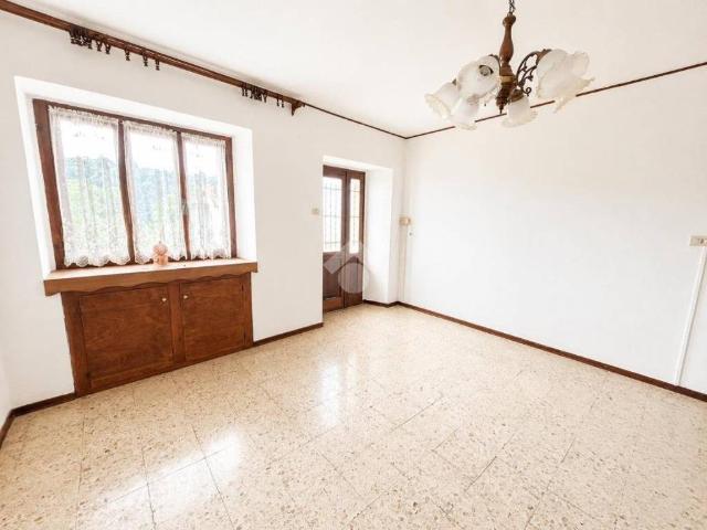 Casa indipendente in vendita a Cossogno VB