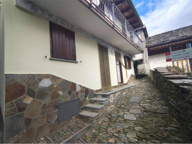 Casa indipendente in vendita a Cossogno VB