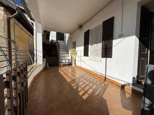 Casa indipendente in vendita a Cossogno VB