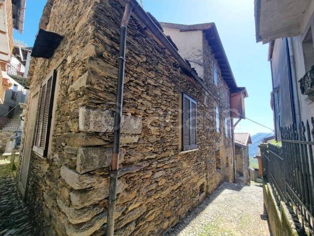 Casa indipendente in vendita a Cossogno via Miazzina