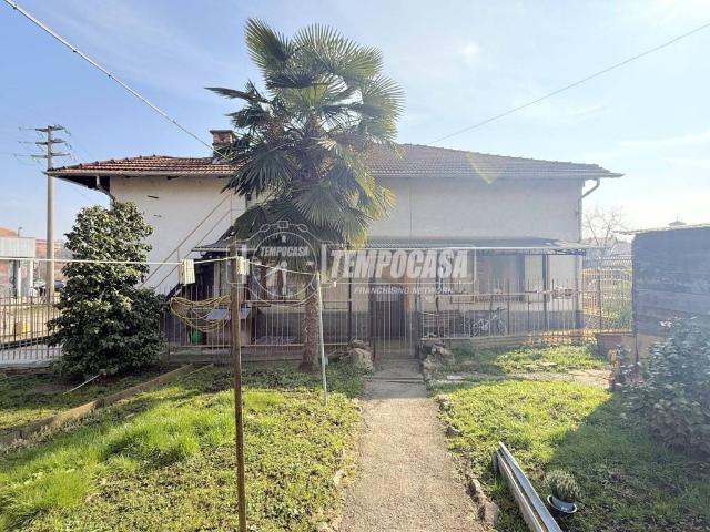 Casa indipendente in vendita a Cossato BI