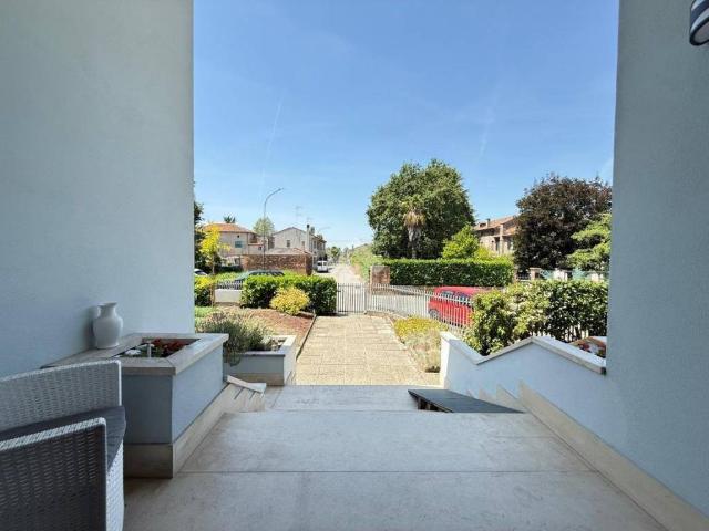 Casa indipendente in vendita a Costa di Rovigo RO