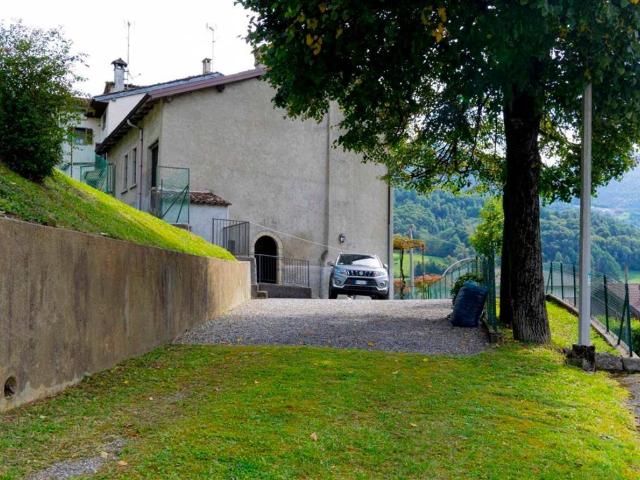 Casa indipendente in vendita a Costa Serina BG
