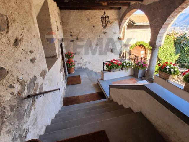 Casa indipendente in vendita a Costa Volpino BG