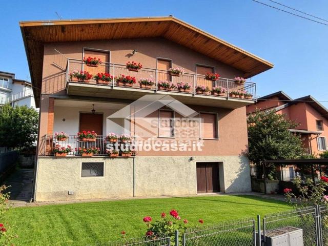 Casa indipendente in vendita a Costa Volpino BG