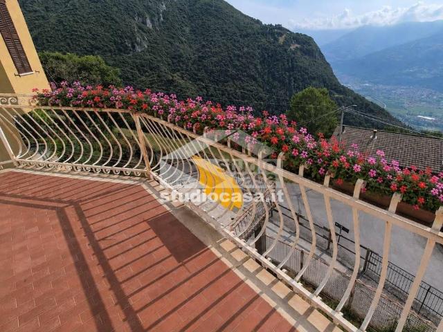Casa indipendente in vendita a Costa Volpino BG