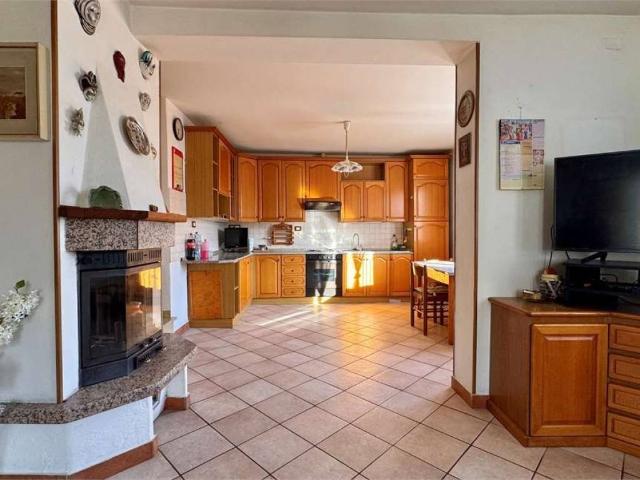 Casa indipendente in vendita a Costa Volpino BG