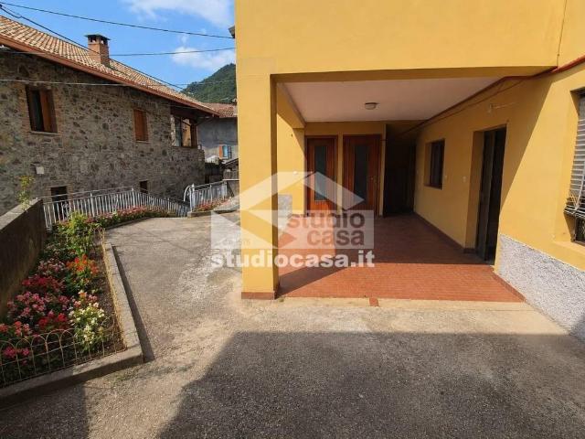 Casa indipendente in vendita a Costa Volpino BG