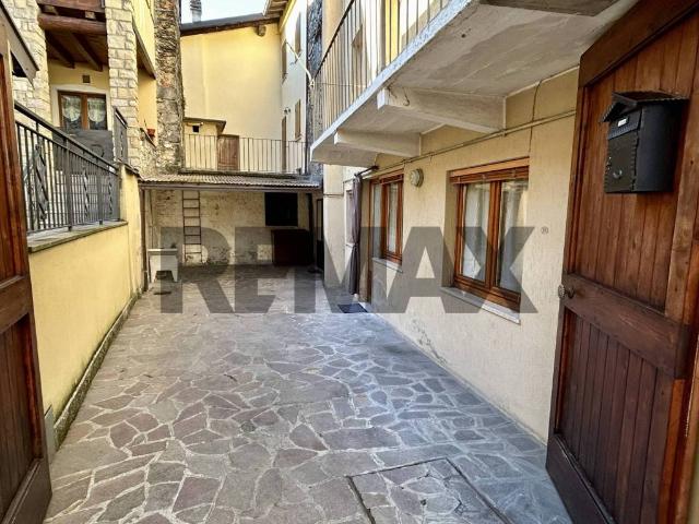 Casa indipendente in vendita a Costa Volpino BG