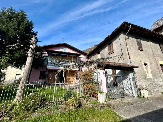Casa indipendente in vendita a Costa Volpino BG