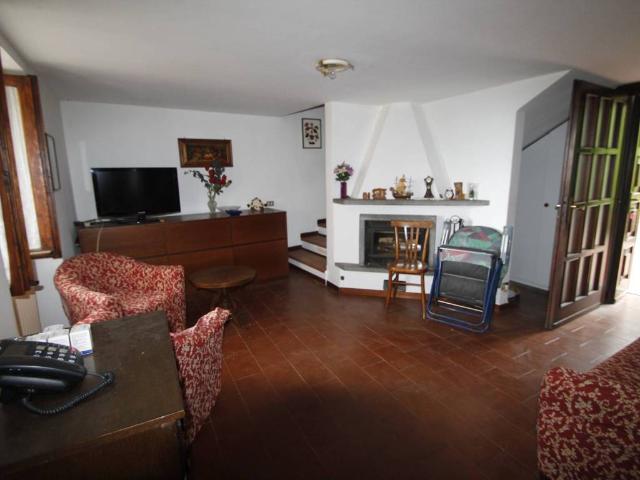 Casa indipendente in vendita a Costa Valle Imagna BG