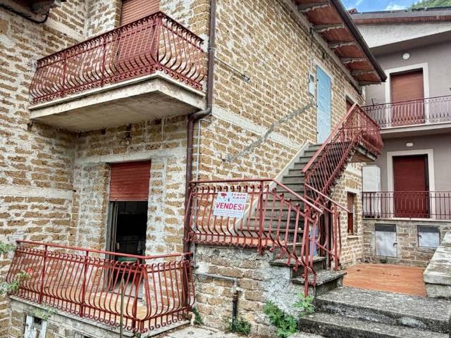 Casa indipendente in vendita a Costacciaro PG