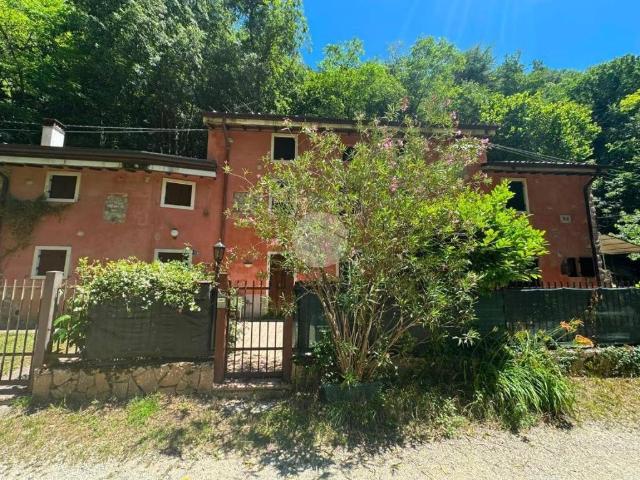 Casa indipendente in vendita a Costermano sul Garda VR