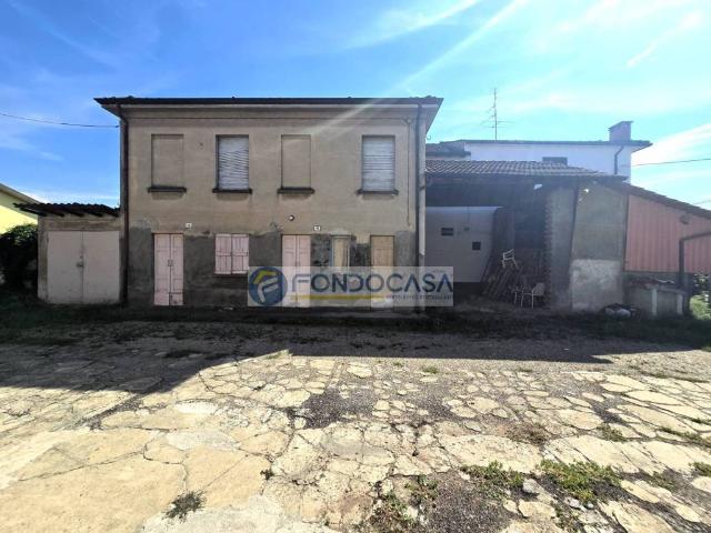 Casa indipendente in vendita a Cava Manara PV