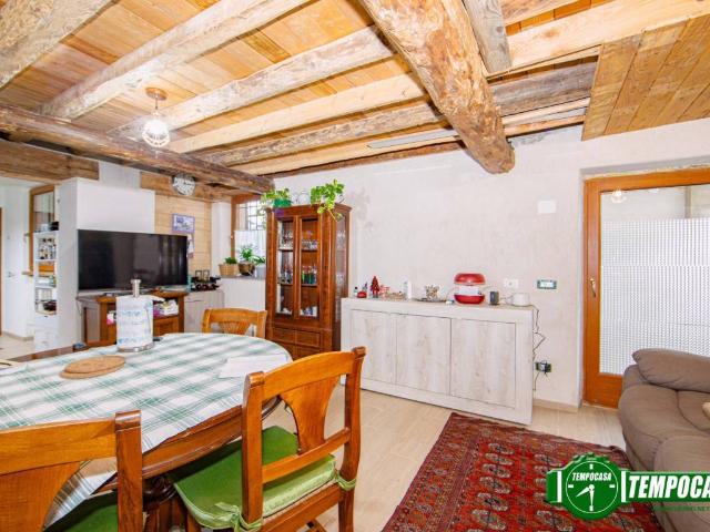 Casa indipendente in vendita a Cava Manara PV