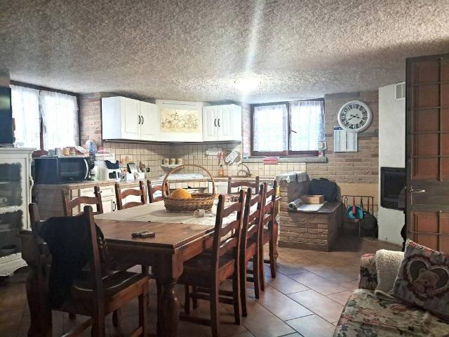 Casa indipendente in vendita a Cazzago Brabbia VA