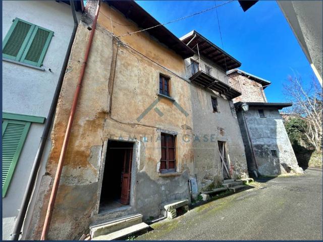 Casa indipendente in vendita a Cazzago Brabbia VA