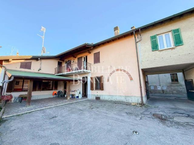 Casa indipendente in vendita a Cadorago CO