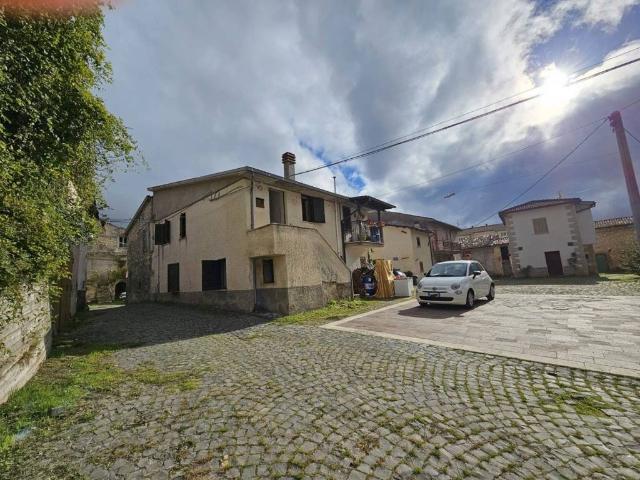 Casa indipendente in vendita a Cagnano Amiterno AQ