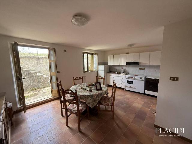 Casa indipendente in vendita a Cagnano Amiterno AQ