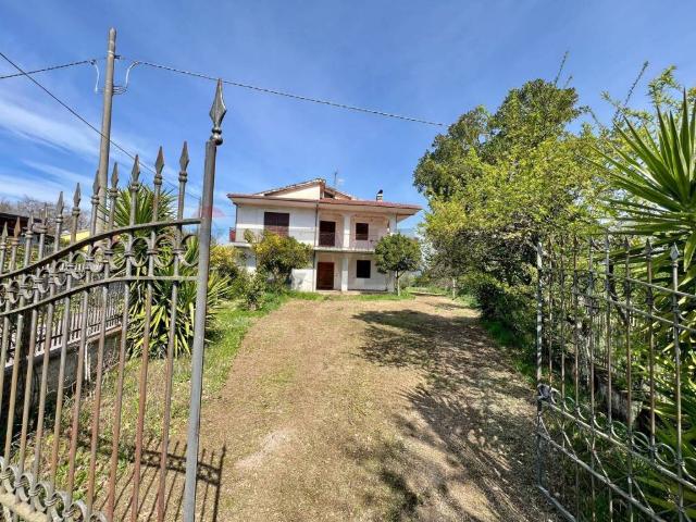 Casa indipendente in vendita a Caianello CE