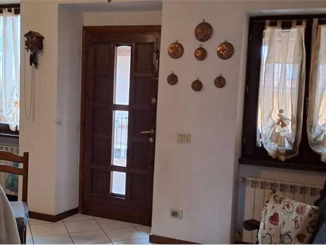 Casa indipendente in vendita a Calco LC