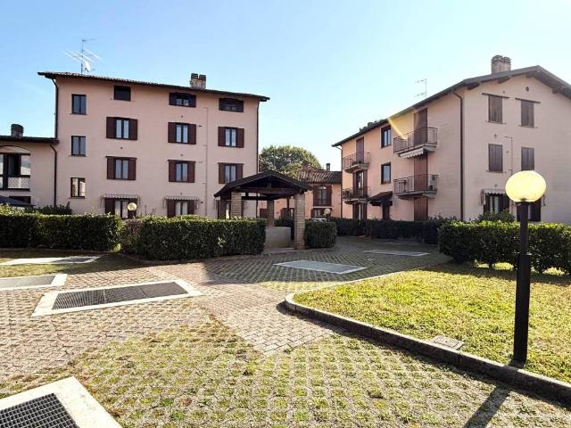 Casa indipendente in vendita a Calco LC