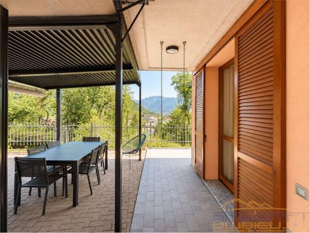 Villa in vendita a Calco LC