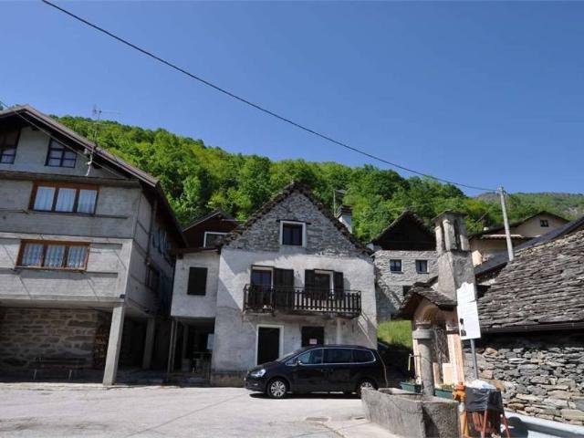 Casa indipendente in vendita a Calasca Castiglione VB