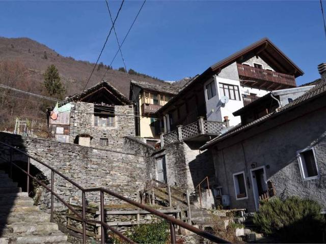 Casa indipendente in vendita a Calasca Castiglione VB