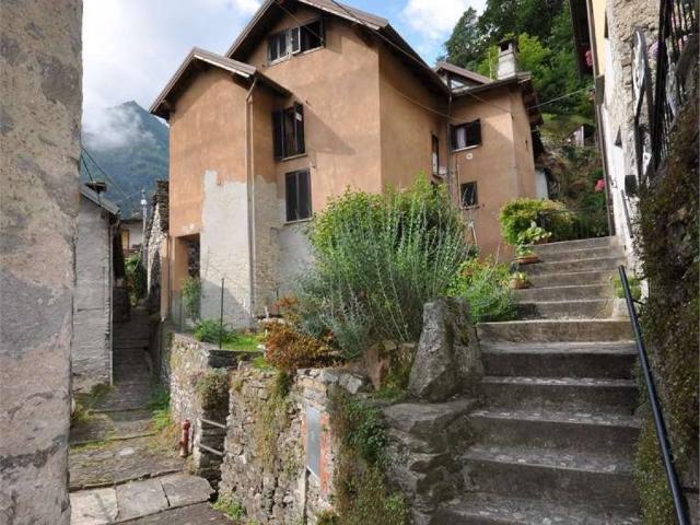 Casa indipendente in vendita a Calasca Castiglione VB