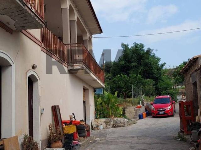 Casa indipendente in vendita a Calatabiano CT