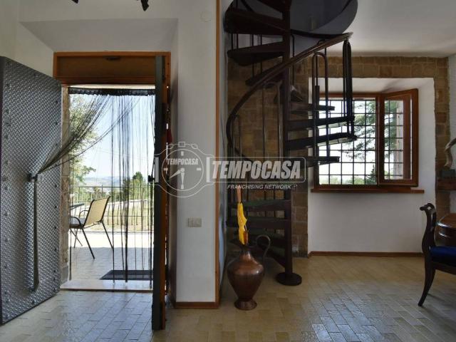 Casa indipendente in vendita a Caldarola MC