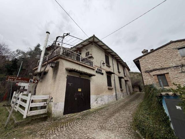 Casa indipendente in vendita a Caldarola MC